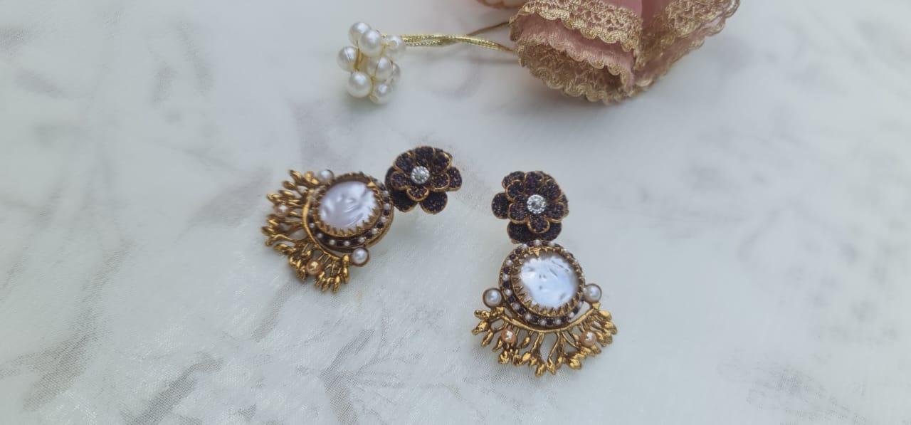 Oro's Regal Bloom Medallion