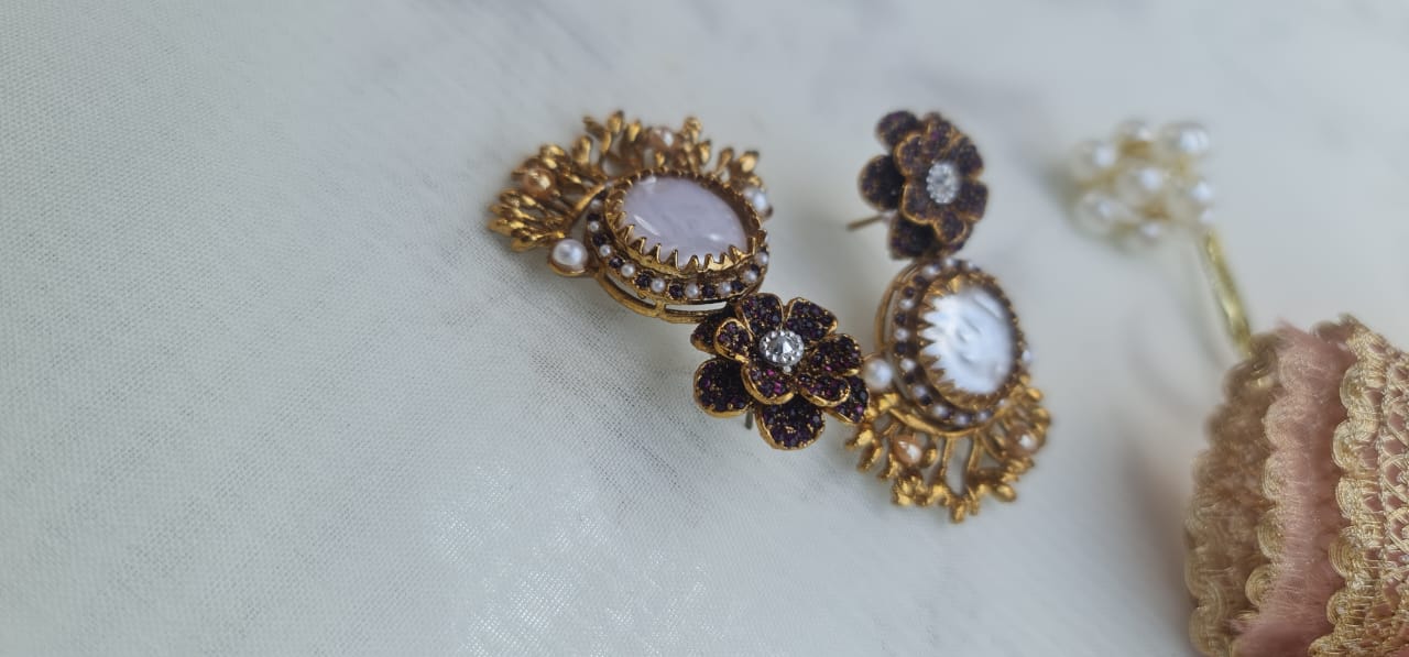 Oro's Regal Bloom Medallion