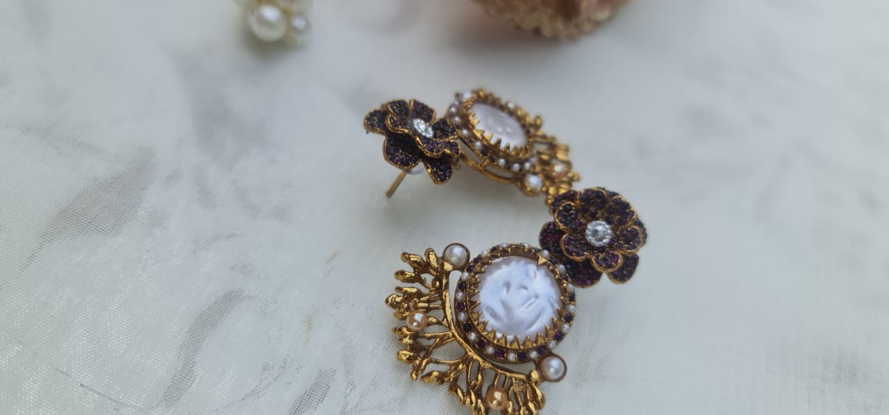 Oro's Regal Bloom Medallion