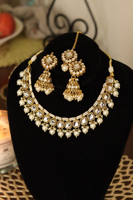 Oro"s Kundan and pearl set