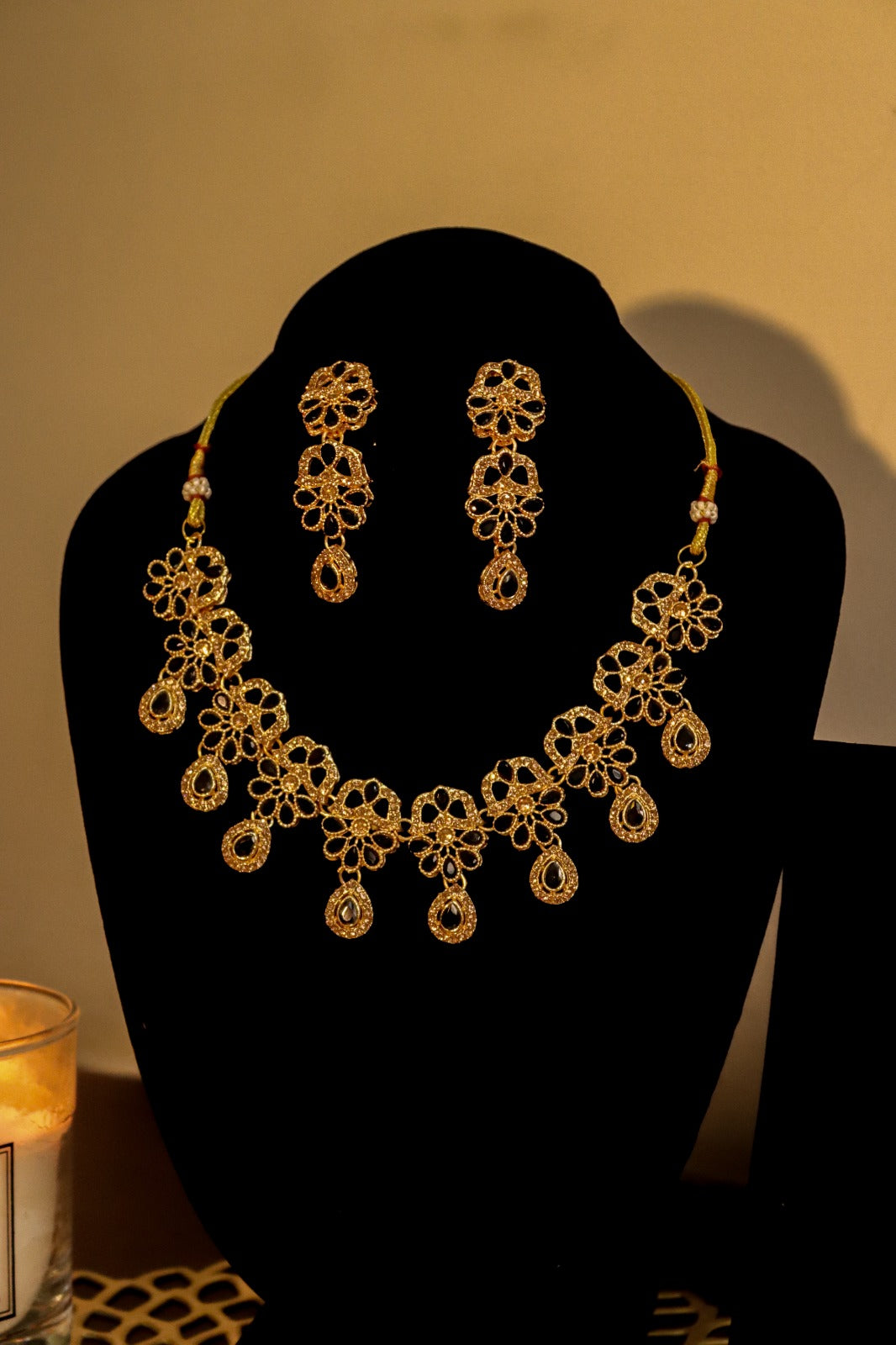 Oro's  Elegant Gold set