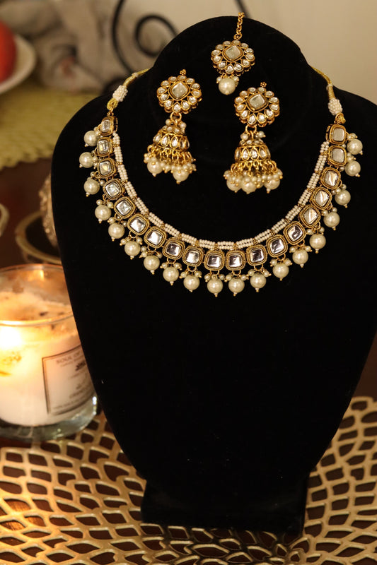 Oro"s Kundan and pearl set