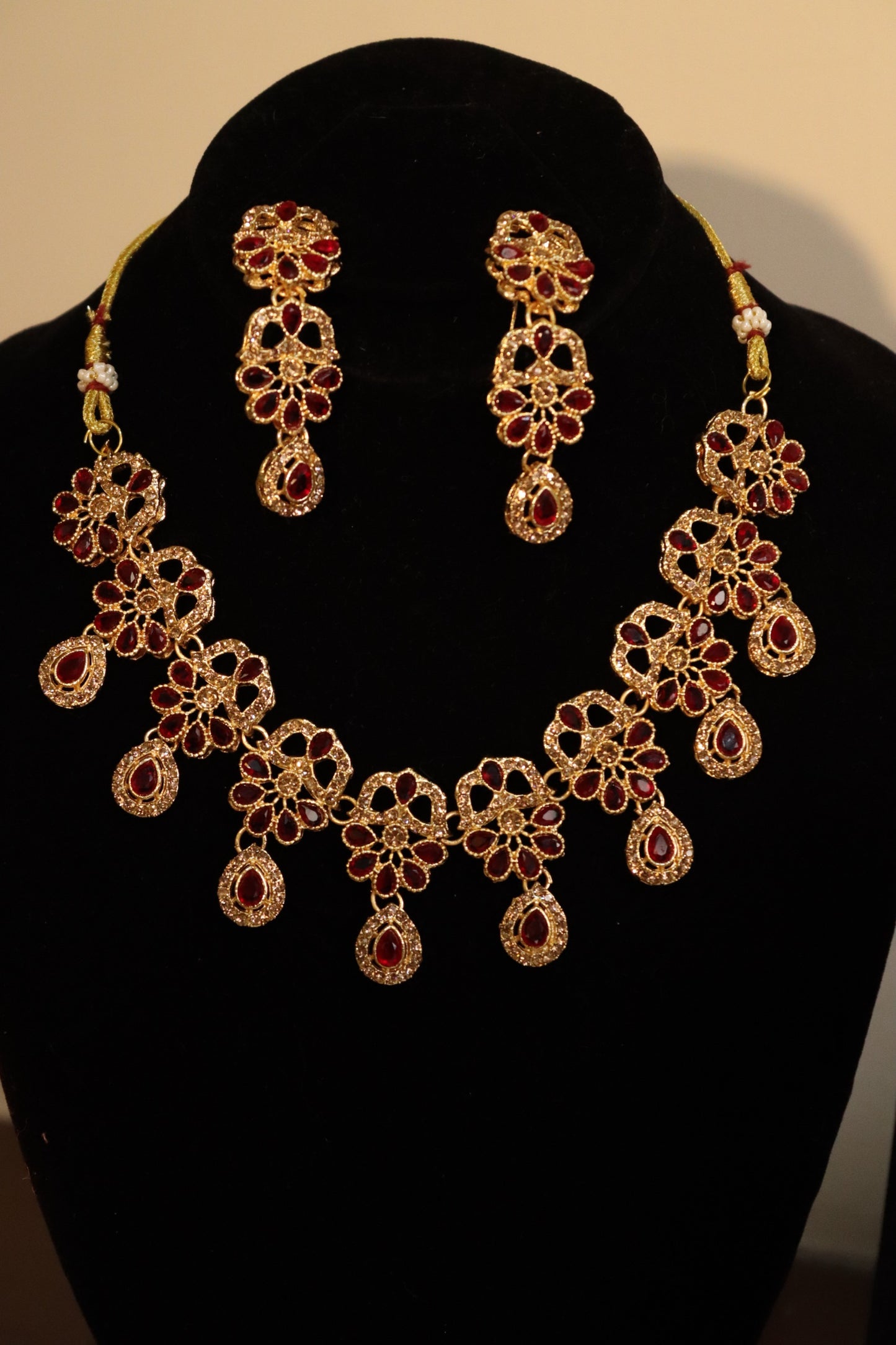 Oro's  Elegant Gold set