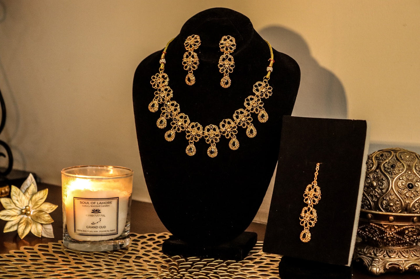 Oro's  Elegant Gold set