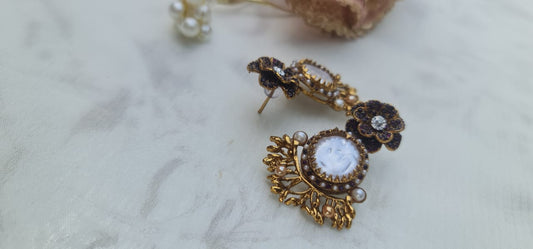 Oro's Regal Bloom Medallion
