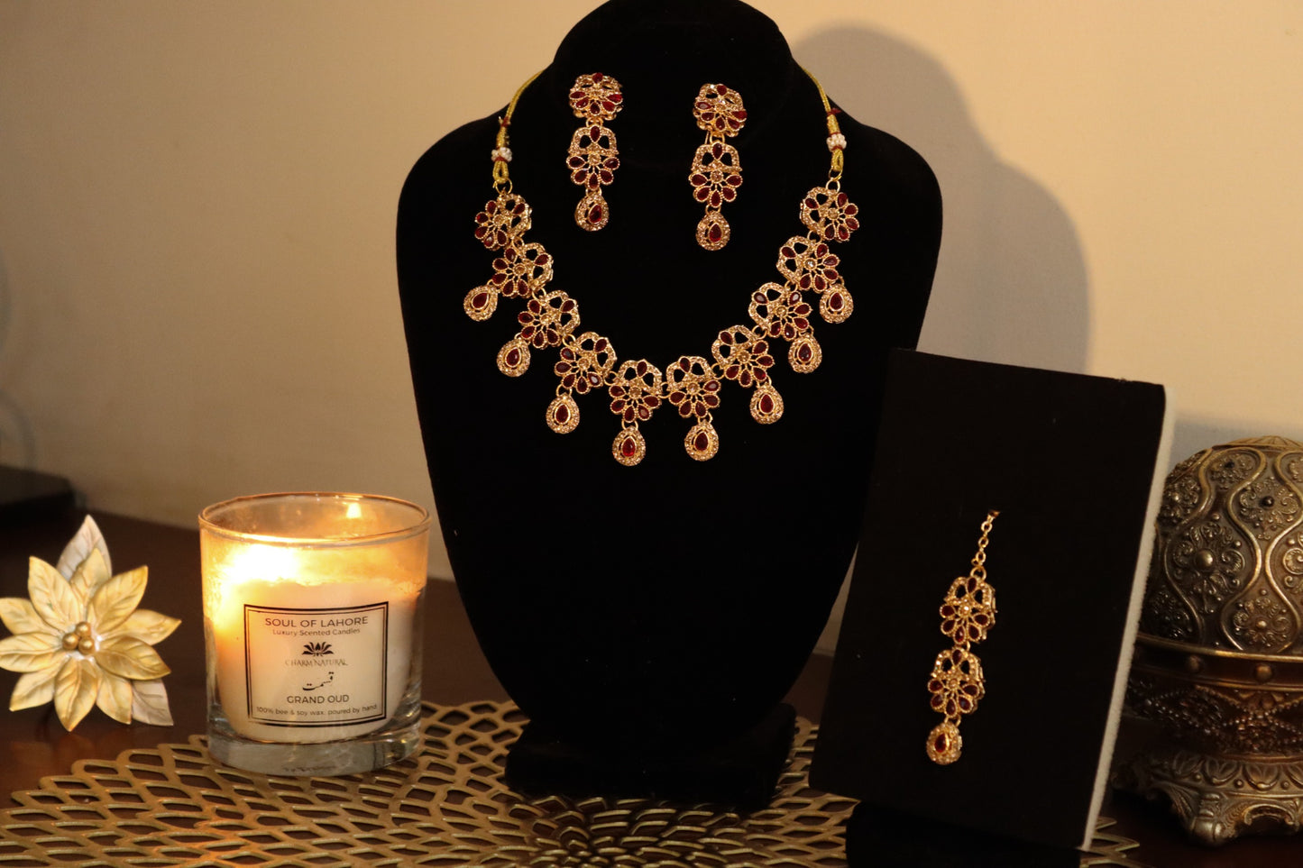 Oro's  Elegant Gold set